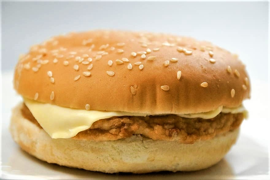 CHICKEN BURGER - CHEEZY